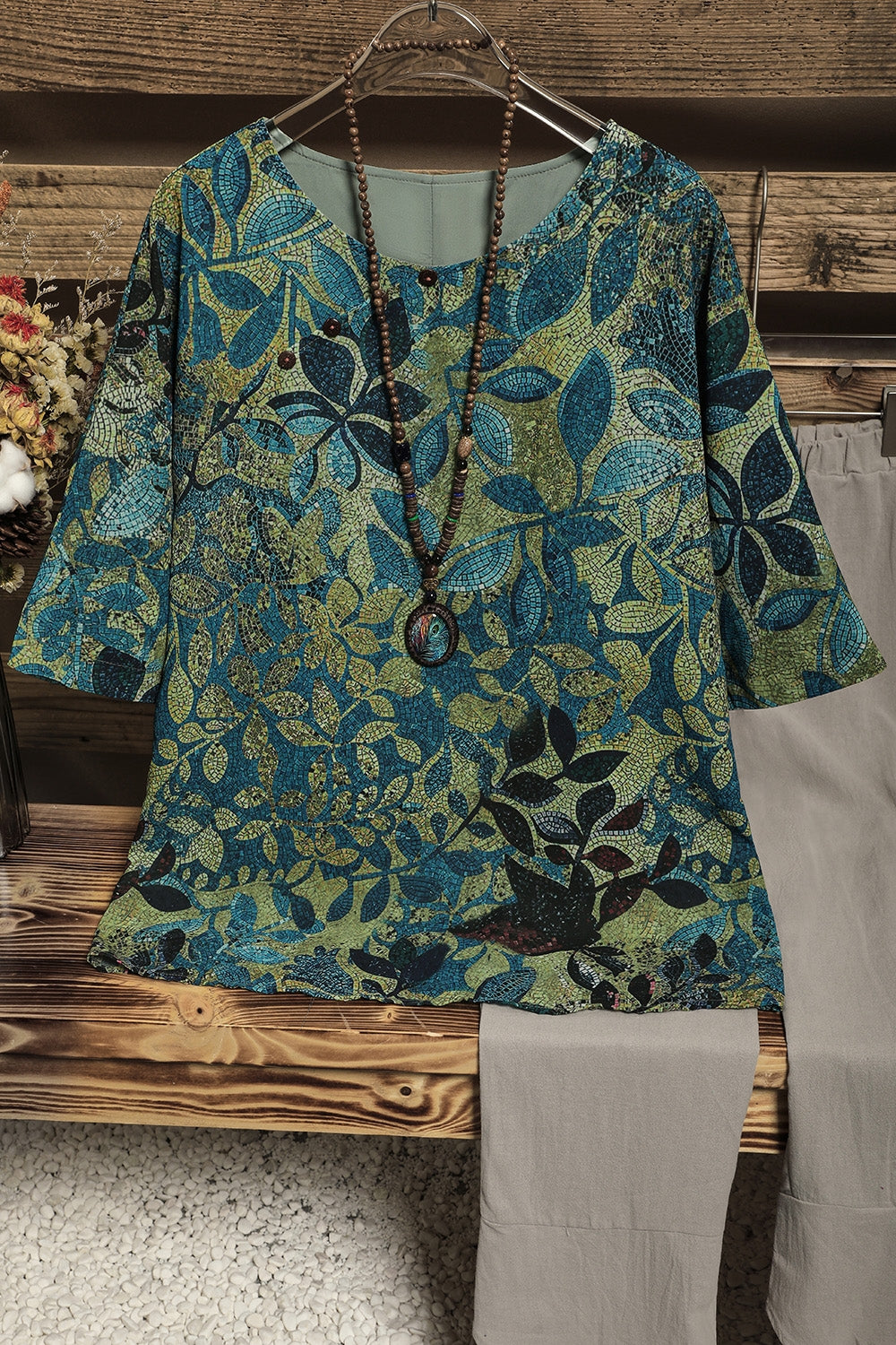 Bluse mit Blättermuster, Rundhalsausschnitt und halben Ärmeln