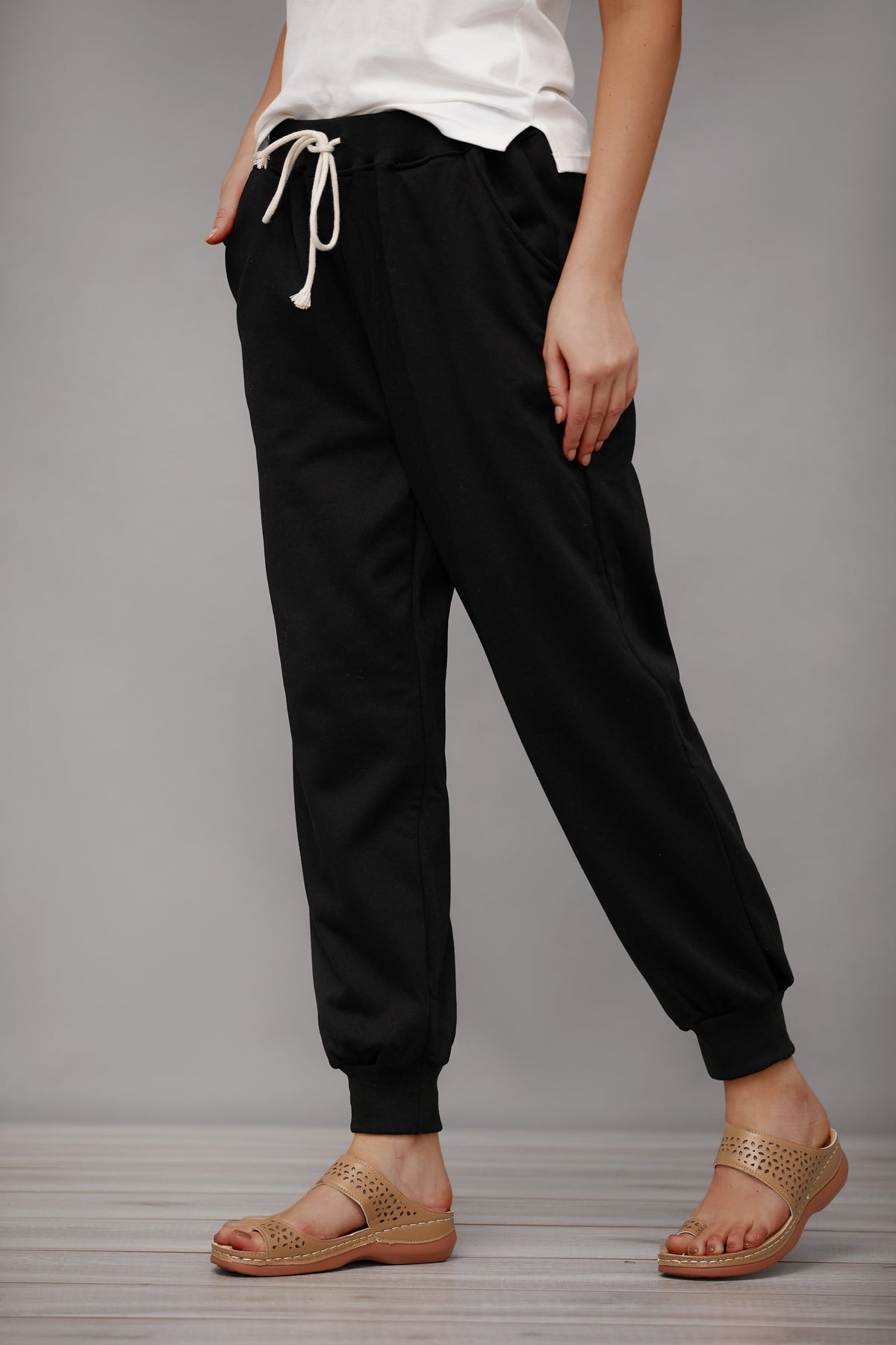 Damen-Freizeithose in Unifarbe mit Taschen, locker geschnitten