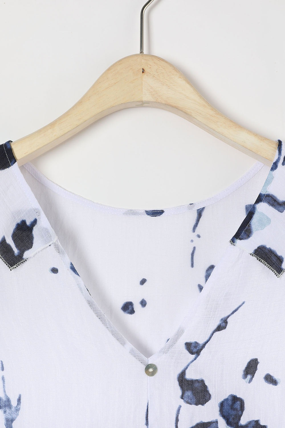 Ärmelloses Shirt in Übergröße mit weißem Blumenmuster